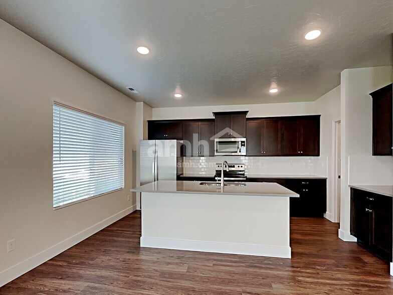 Building Photo - 9420 W Hiden Stream St