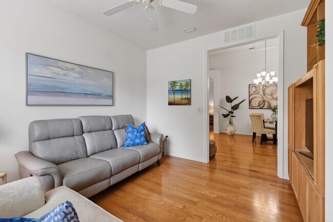 Building Photo - 425 SW Talquin Ln