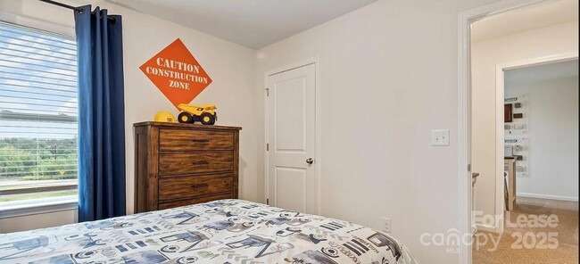 Building Photo - 2224 Lilium Dr