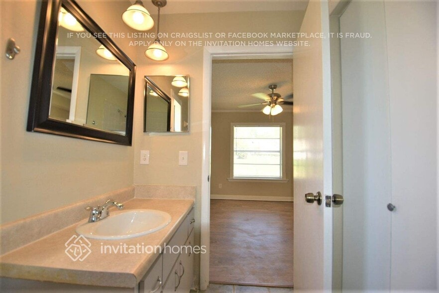 Building Photo - 12122 Meadow Ln