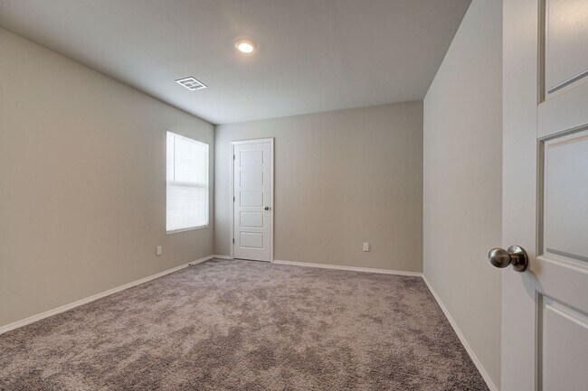 Building Photo - *** $250 MOVE-IN SPECIAL  *** Charming 4-Bed 2-Bath Home in Stillwater! *** $250 MOVE-IN SPECIAL ...