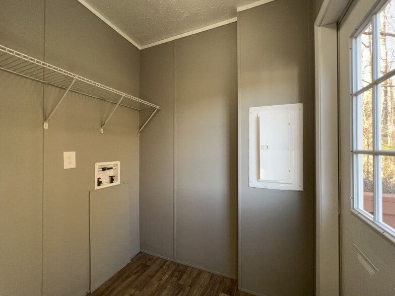 Building Photo - 237 Field Pine Dr