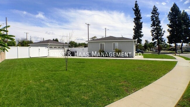 Building Photo - 4704 Gundry Ave