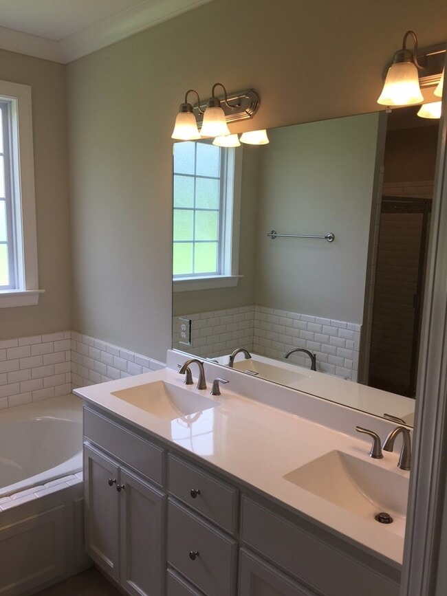 Building Photo - 4812 Jamestown Dr NW