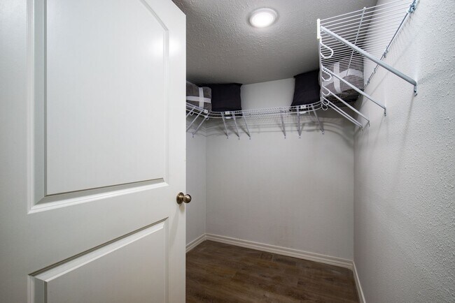 Building Photo - 2 bedroom 2 bath Apartment Branson MO- ADA compliant - Ask about our Move In Specials