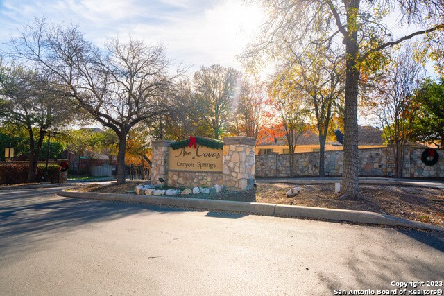 Building Photo - 1242 Sonesta Ln