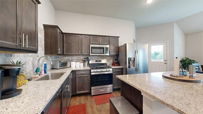 Building Photo - 803 Meadow Brook Dr