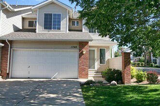 Building Photo - Desired End Unit Townhouse Available!