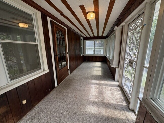 Building Photo - 461 Allenford St