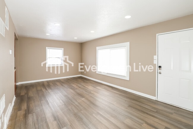 Building Photo - 6784 Franklin St