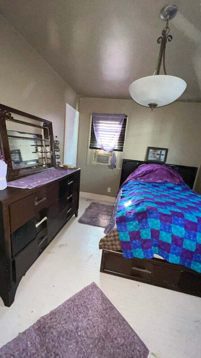 Building Photo - 305 Shelby St