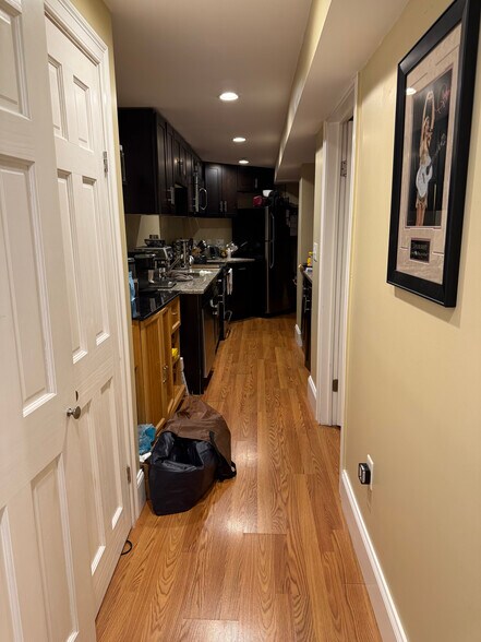 Building Photo - 404 Centre St