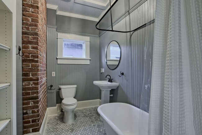 Building Photo - Exceptional 3 Bedroom Home with office & detached flex space