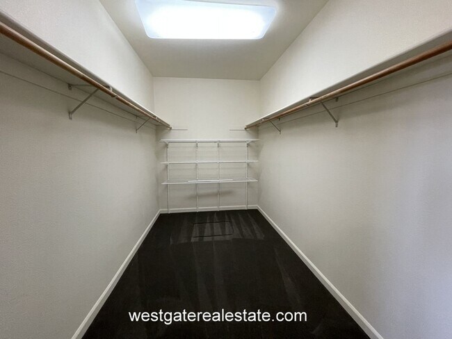 Building Photo - 786 El Paseo Dr