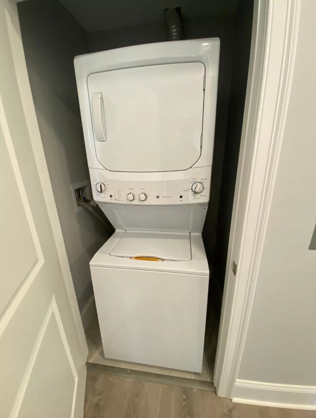 Building Photo - 120 Kenrick St