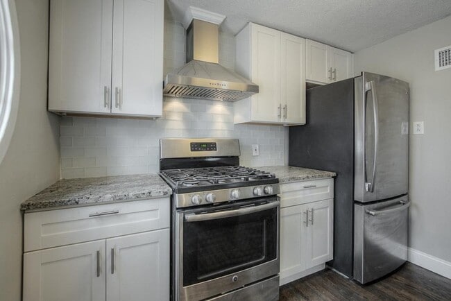 Building Photo - 7728 Walnut St