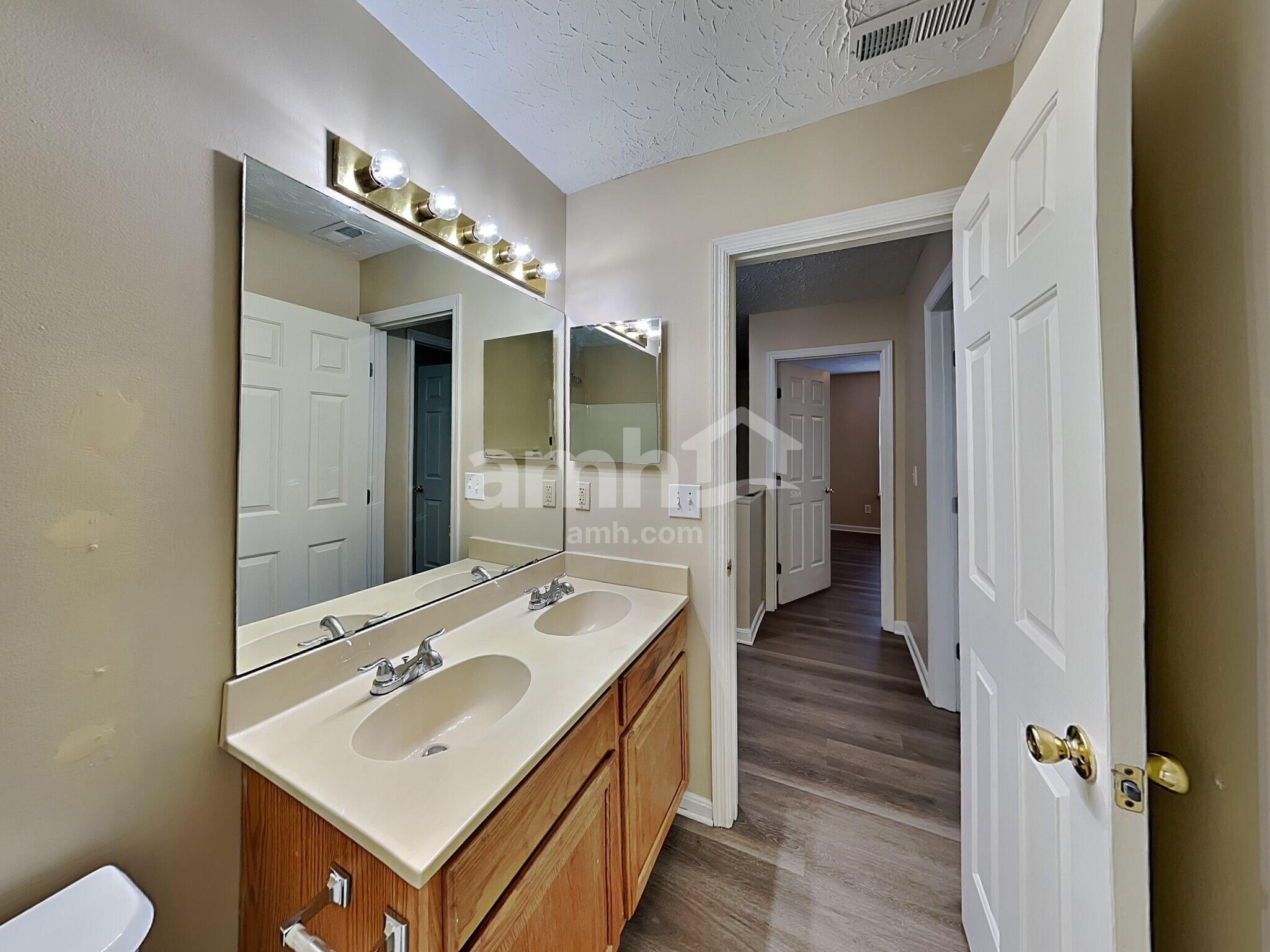 Building Photo - 11 Glenpark Ct