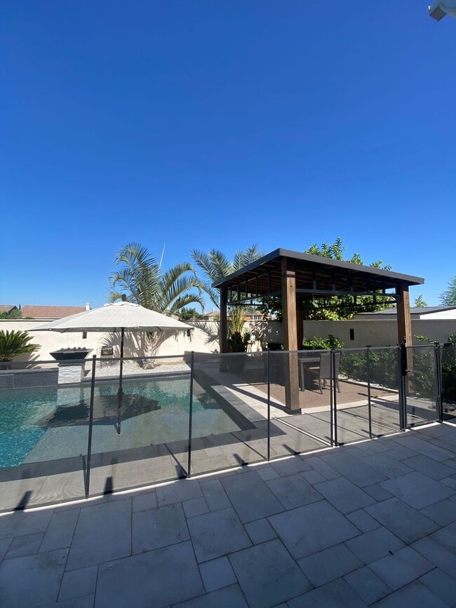 Building Photo - 14660 Meadowsweet Dr