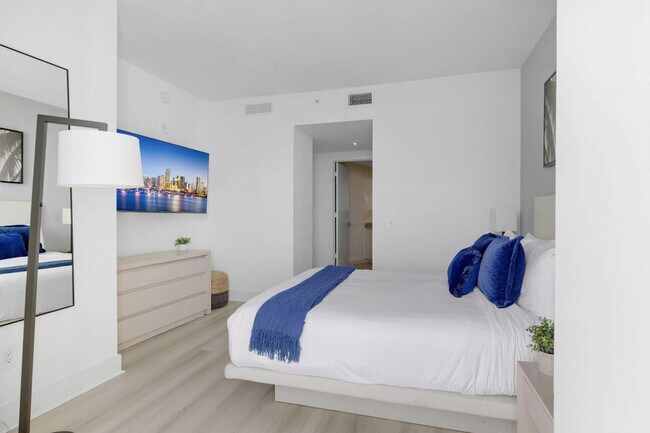 Building Photo - 4111 S Ocean Dr