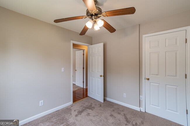 Building Photo - 705 Oxford Crest Ct NW