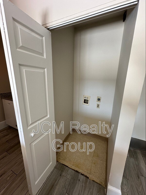 Building Photo - 80 Sagamore St