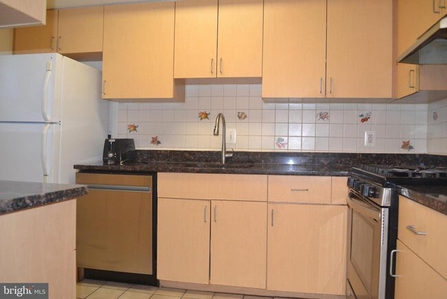 Building Photo - 722 Quince Orchard Blvd