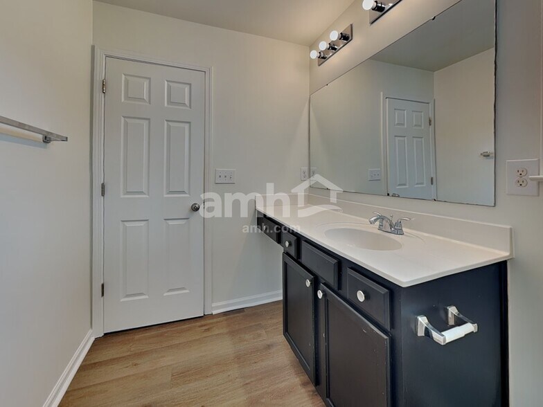 Building Photo - 9611 Cayenne Dr