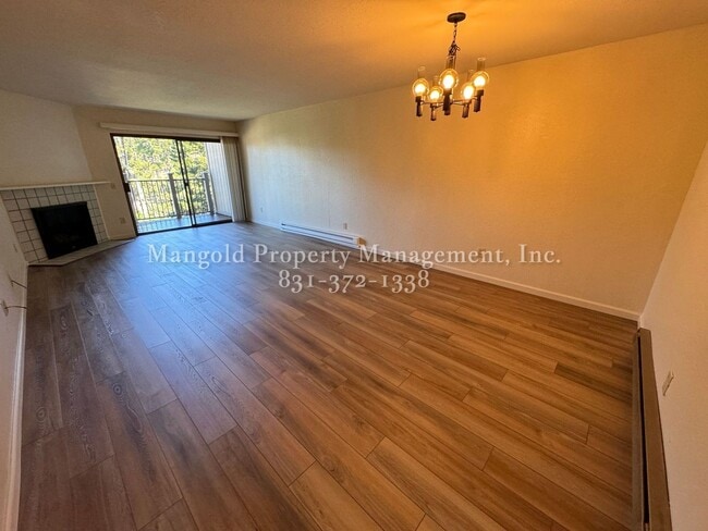 Building Photo - Tanglewood Condominium With Beautiful Bay Views, Fireplace, and Private Deck!!
