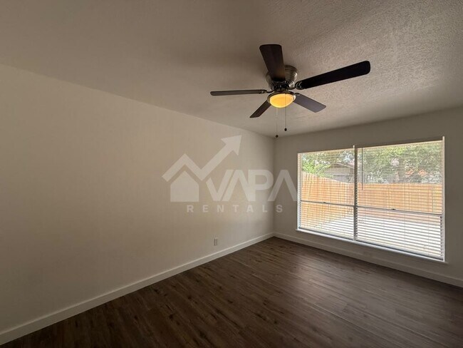 Building Photo - 7239 Glen Hill Dr