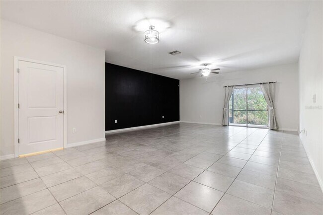 Building Photo - 10687 Lake Montauk Dr