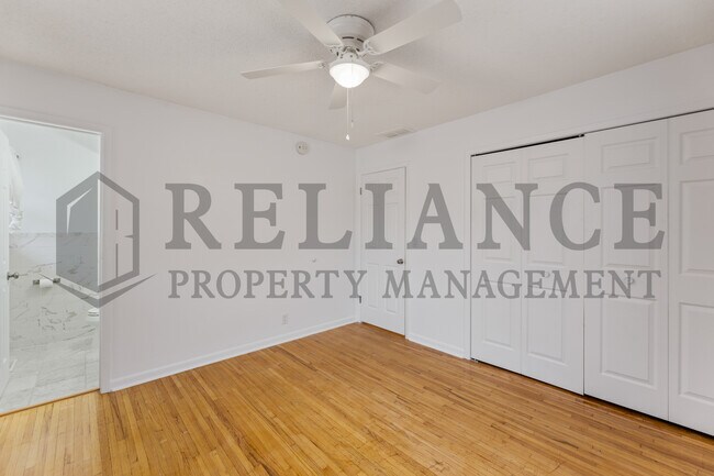 Building Photo - 2210 W Columbine Ln