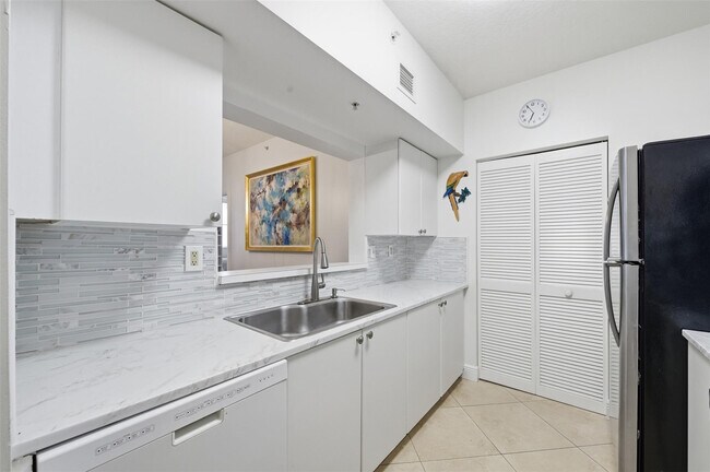 Building Photo - 3020 NE 32nd Ave