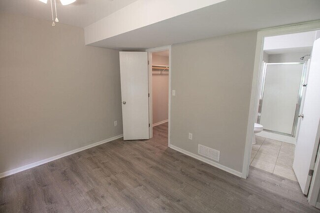 Building Photo - 1413 Greensboro Dr