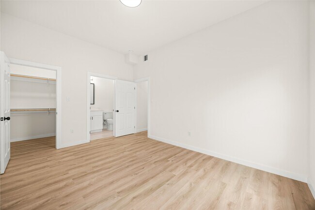 Building Photo - 9709 Pelsey St