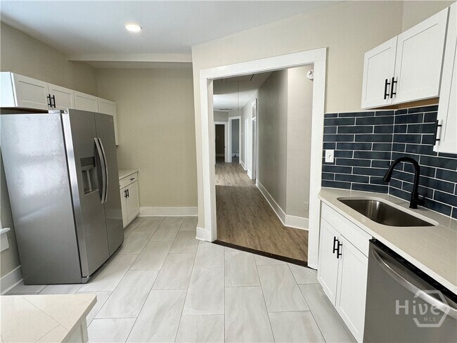 Building Photo - 1112 E Anderson St