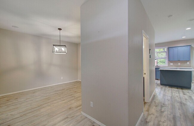 Building Photo - Large 2 Story 4bd 2.5ba Home in Vancouver