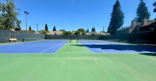 Building Photo - Charming 1 bedroom, 1 bathroom condo in Sacramento