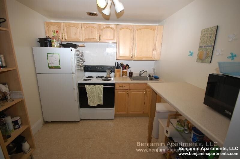 Building Photo - 1071 Beacon St