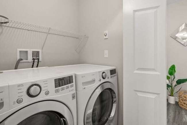 Building Photo - 6638 S Warner St