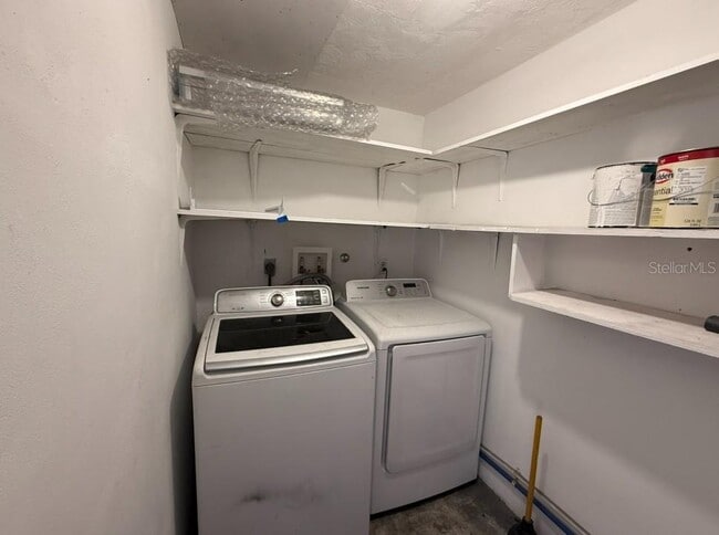 Building Photo - 5835 Tidewood Ave