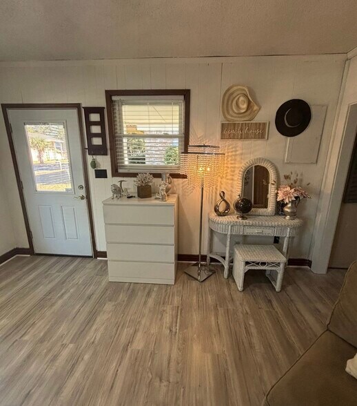 Building Photo - 6873 Foxchase Cir