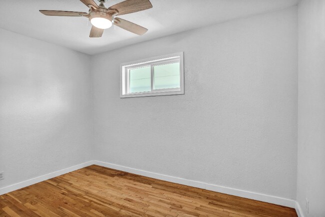 Building Photo - 705 E 9th Ave