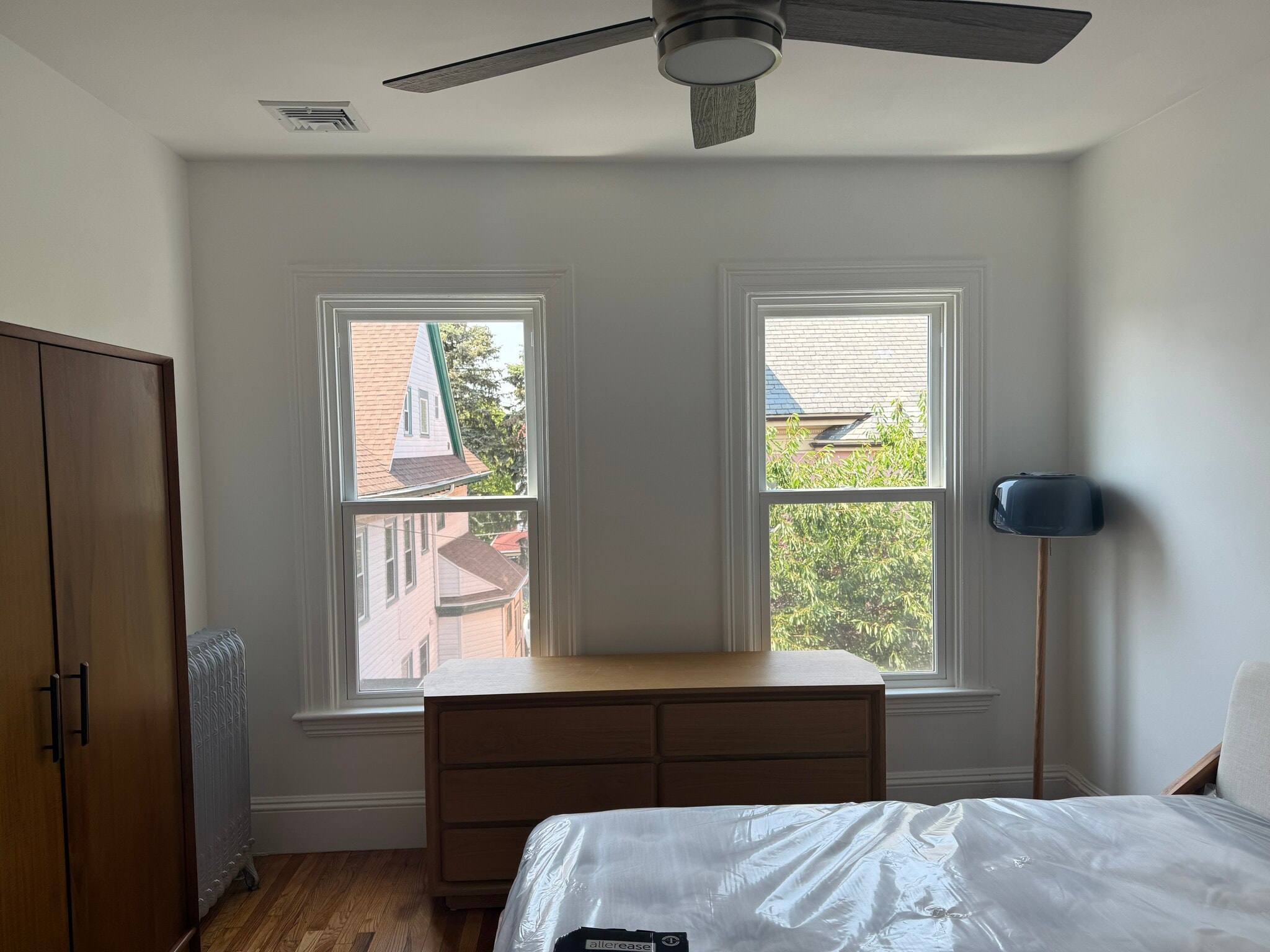 Building Photo - 96 Munroe St