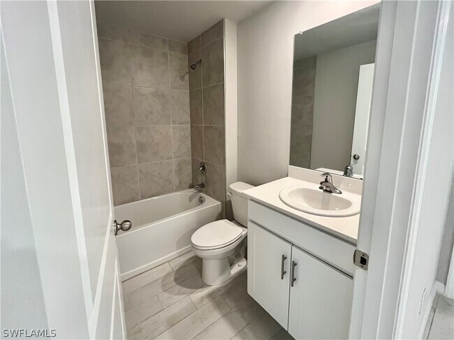 Building Photo - 5029 S Rosebud Cir