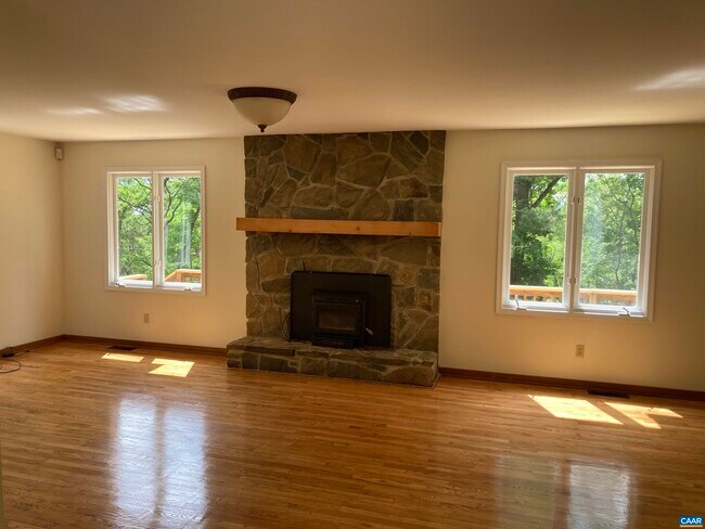 Building Photo - 14150 James River Rd