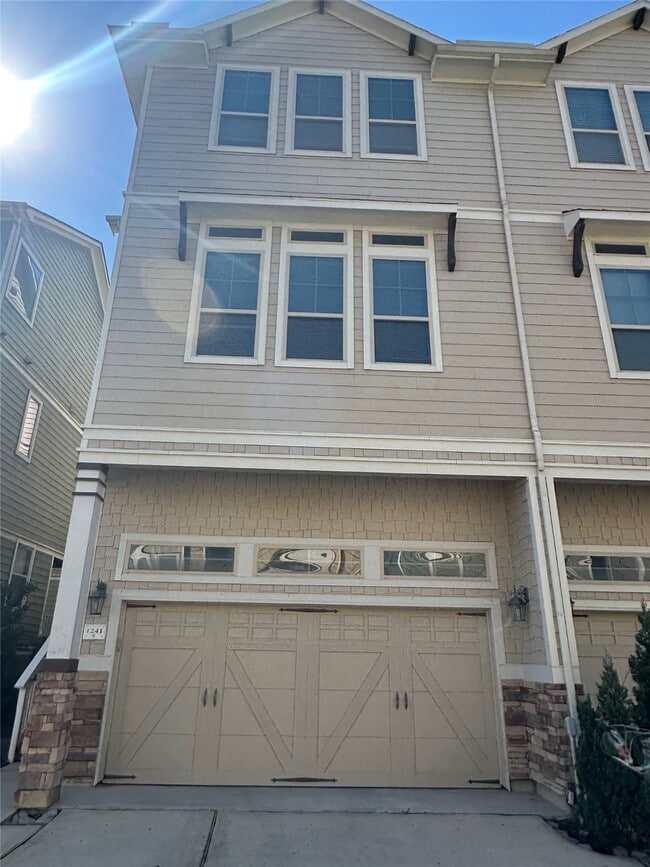 Primary Photo - 1241 Nelson Falls Ln