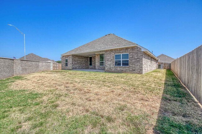 Building Photo - Beautiful Home in Summit Lakes!