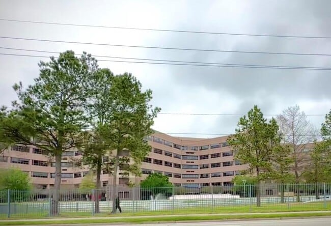 Building Photo - 2300 Old Spanish Trail