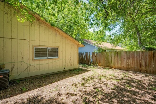 Building Photo - 6900 Branchwood Dr