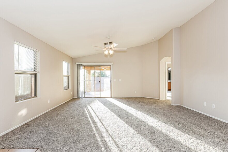 Building Photo - 7814 S 72nd Ln